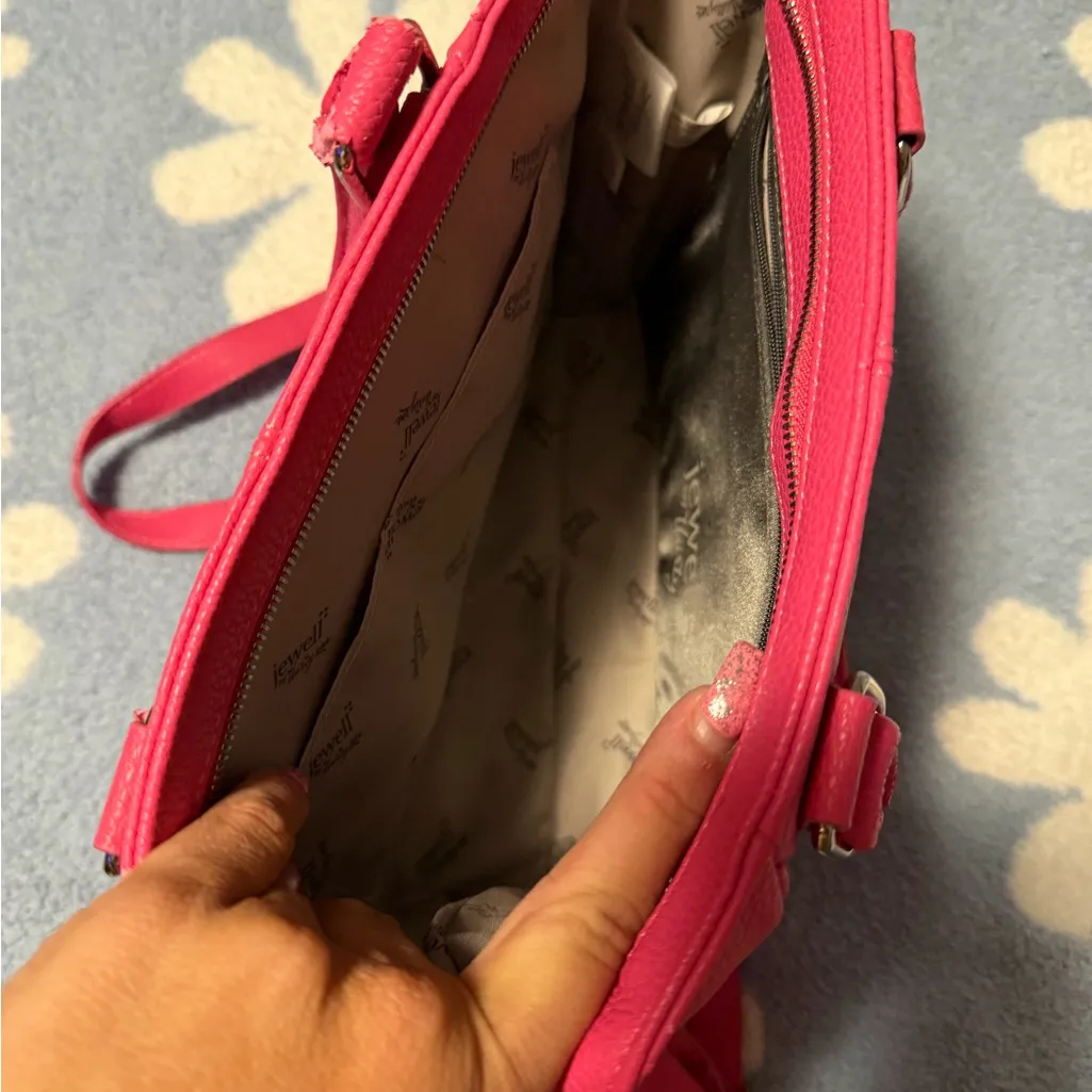 Elegant Jewell by Thirty - Image 3