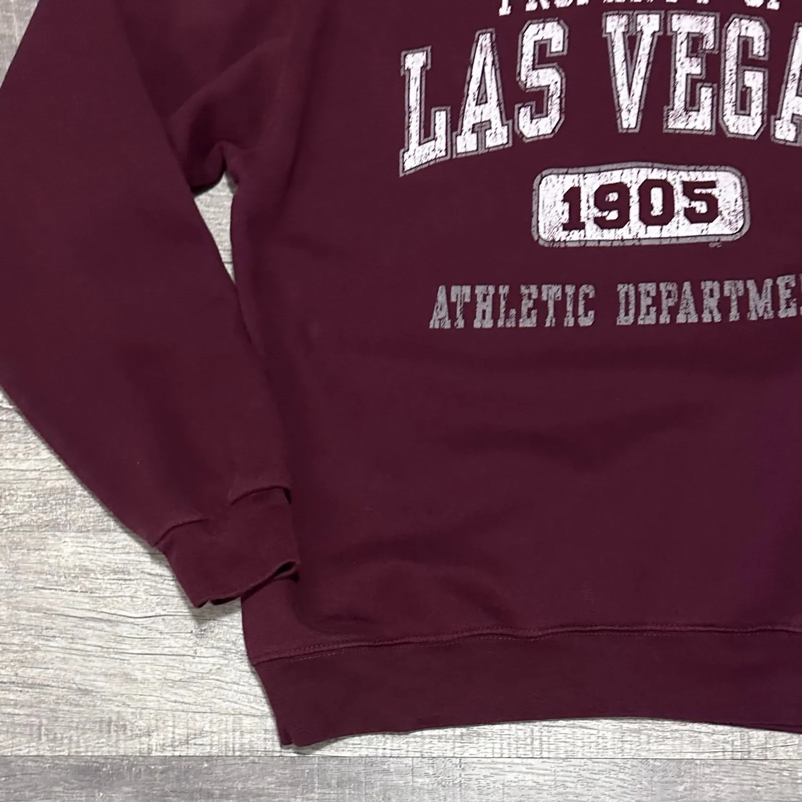 Las Vegas Nevada Sweatshirt Adult M Pullover Distressed Graphic Maroon Red Size M - Image 2