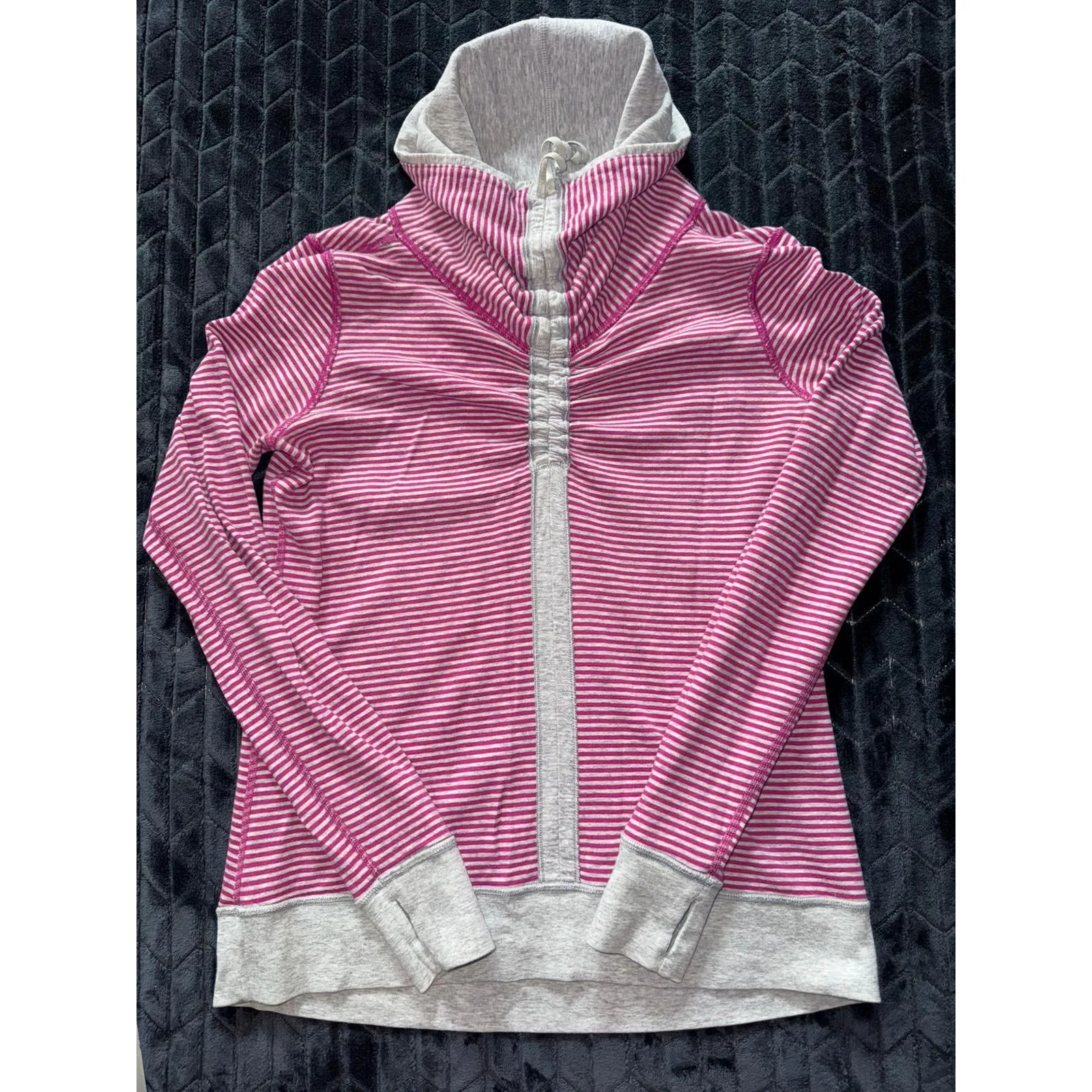 Lululemon In A Cinch Heathered Gray Hoodie Thumbhole Pullover Women's‎ Size 8 - Image 2