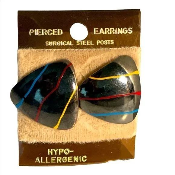 Vintage black triangular stud earrings - Image 3