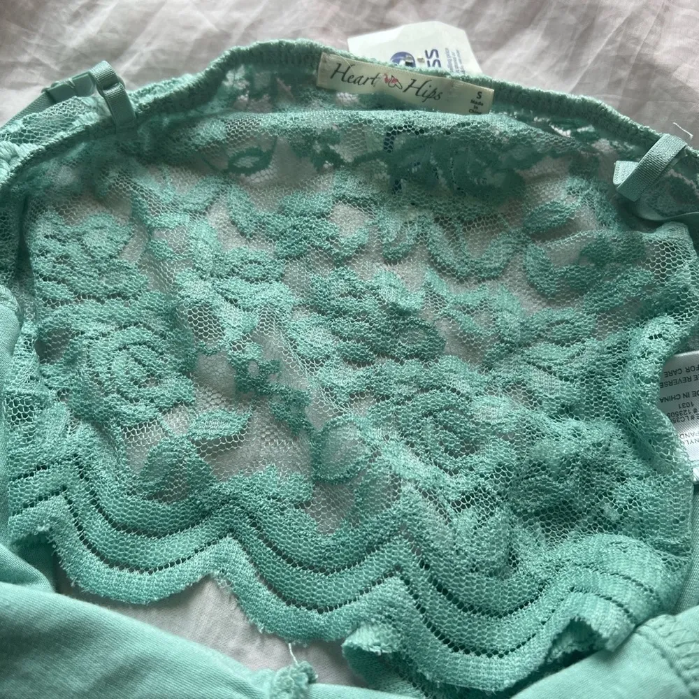 NWT Mint Green Lace Tank Top - Image 3