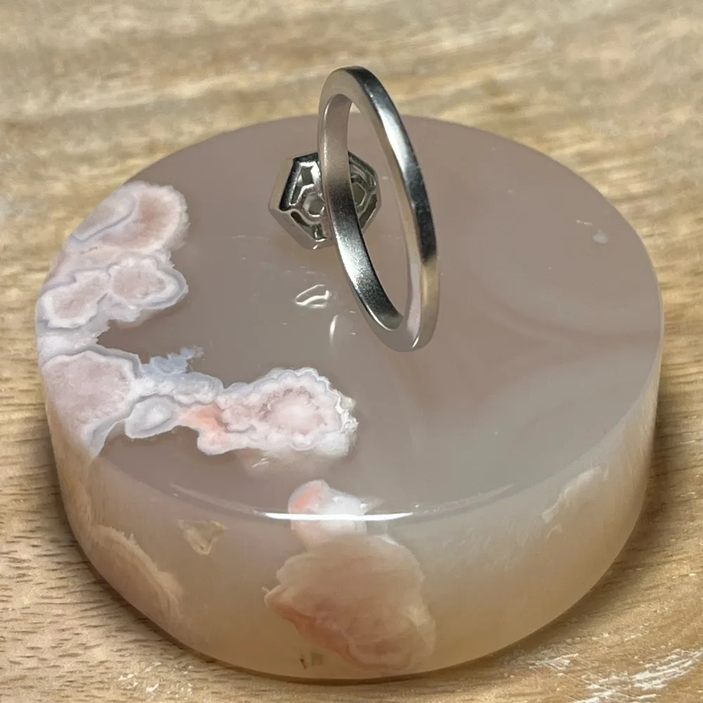 Kendra Scott Silver Rhodium Calvin Ring in Peridot Illusion - Image 11