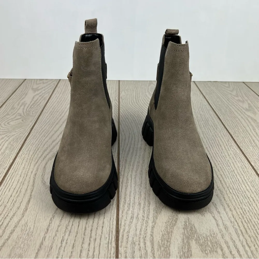 GUESS Women's Hensly Lug Sole Side Gore Chelsea Booties 6.5M Light Brown $99 - Image 2