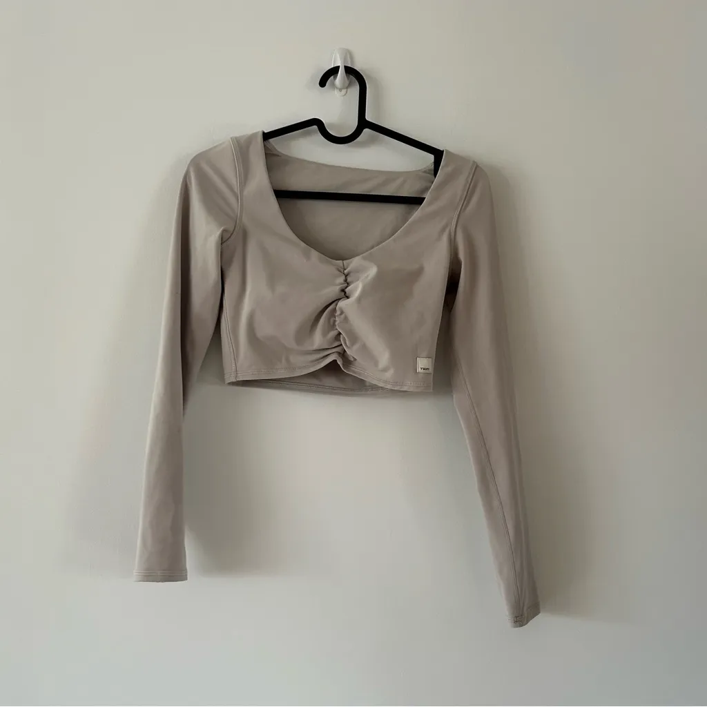 Vuori Long Sleeve Ruched Bra Womens Gray Beige Scoop Neck Top Size XS - Image 3