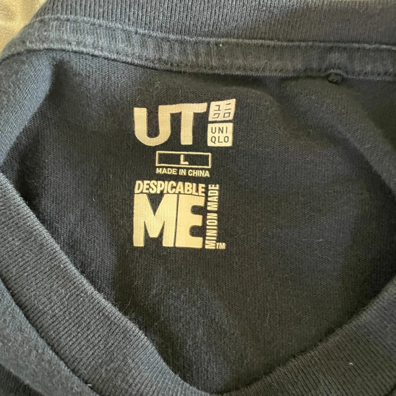 UNIQLO Despicable Me Minion Pocket Graphic Tee Shirt Women's Large Navy Blue Fun - Image 2