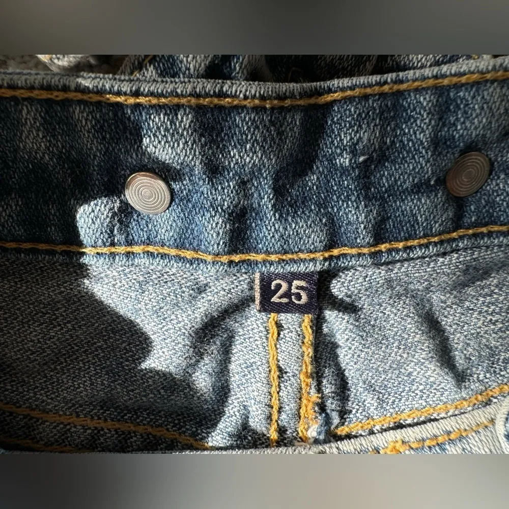 2 in 1 Convertible Removable Overall Shortall
Carmar Denim Short Distressed Blue Size 25 - Image 9