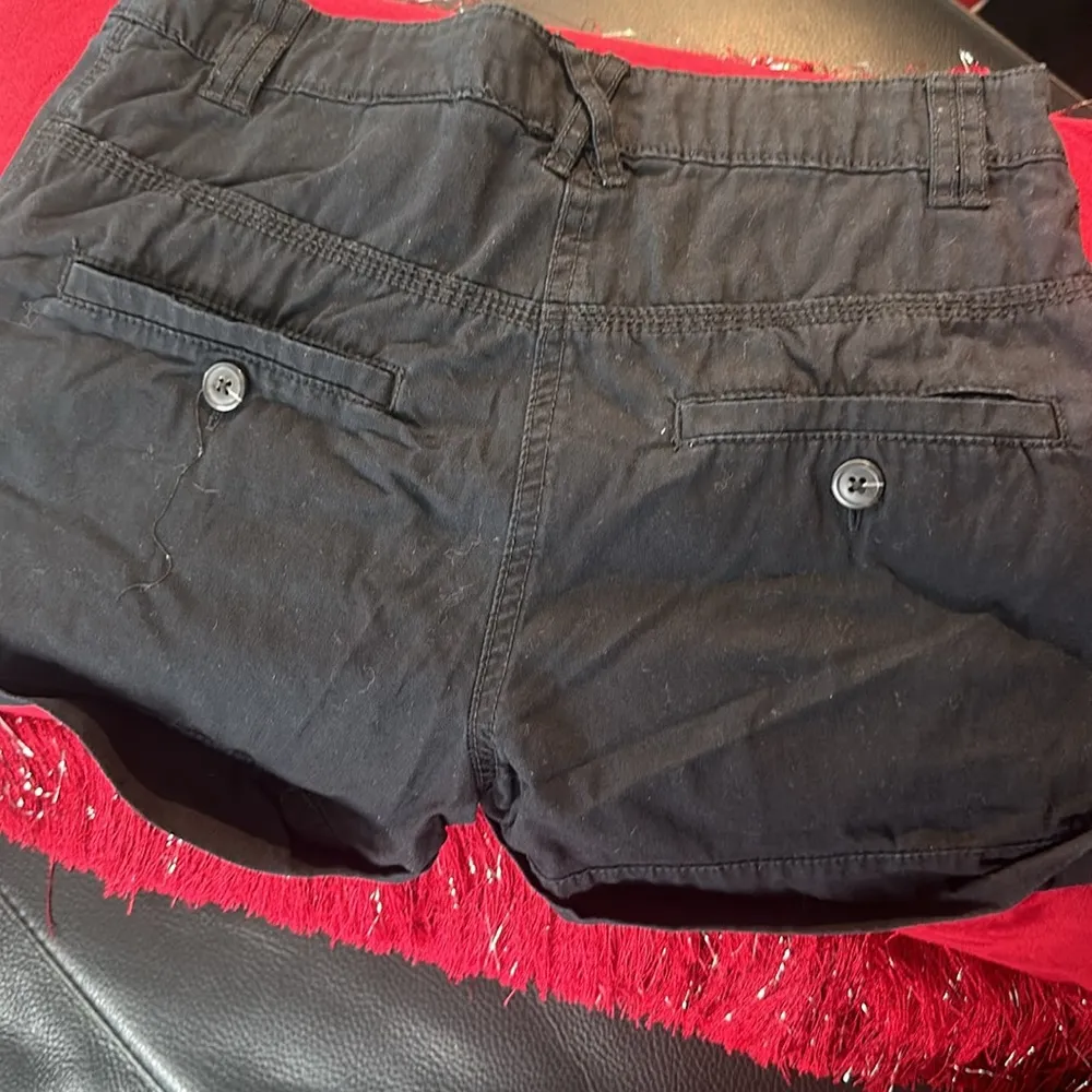 H&M black linen shorts. - Image 2