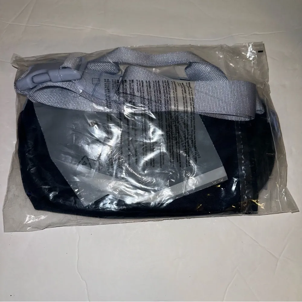 All Day Essentials Belt Bag 2.5L True Navy/Blue Linen 🆕 SOLD OUT - Image 8