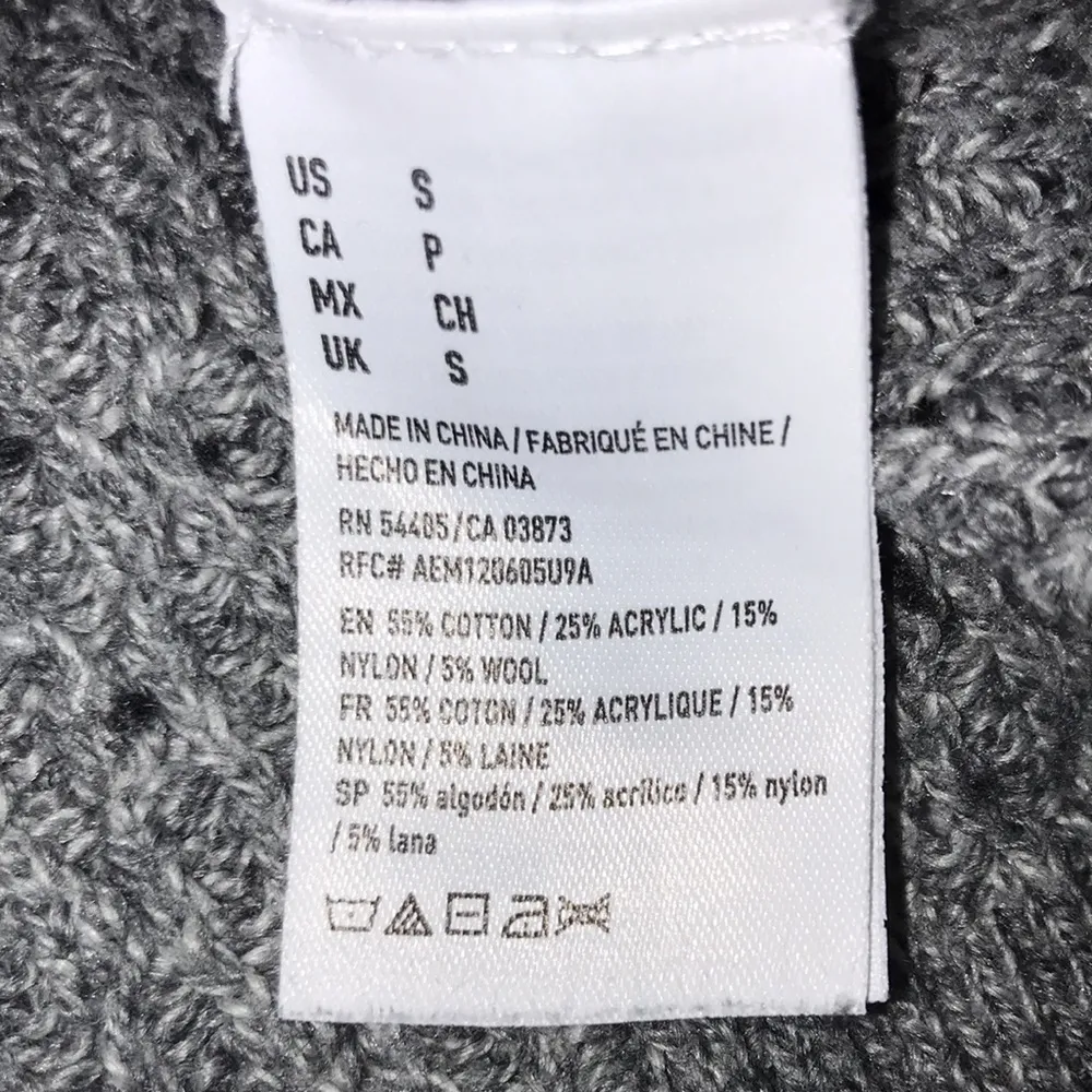 American Eagle Women’s Gray Knit V-Neck Sweater - Image 6