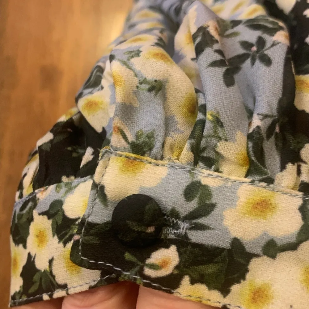 Parker NWT Dara Silk Blend XS Smocked Blouse Blue Gold Blossom Stripe Long Sleev - Image 6