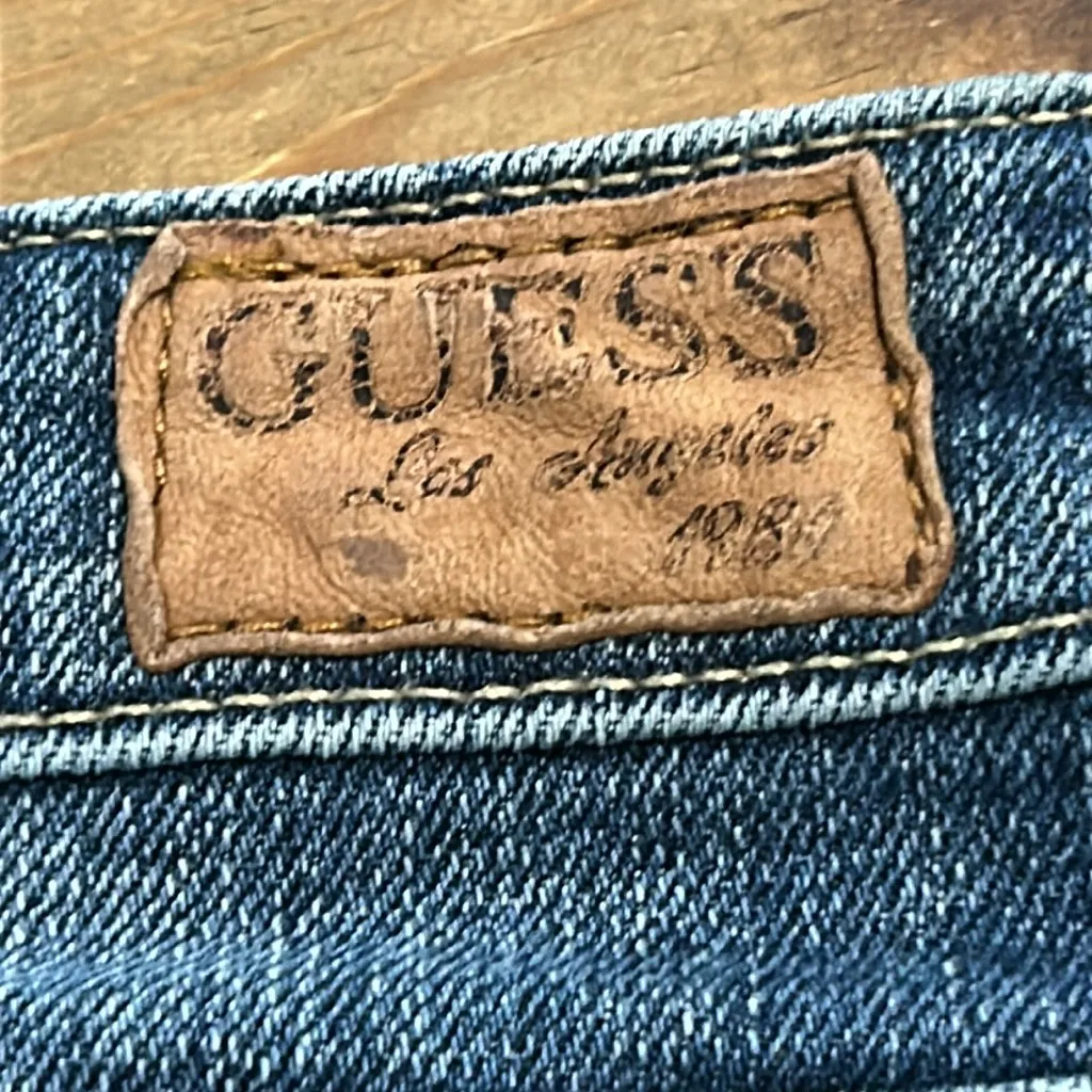Vigoss Woman’s GUESS Distressed Button Fly Jean Shorts Size 30 - Image 9