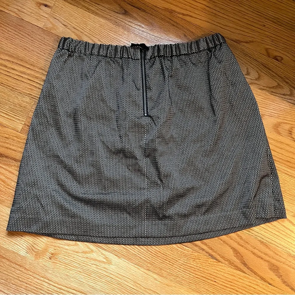 Madewell jacquard party ruffle mini skirt in metallic gold & black size medium - Image 3