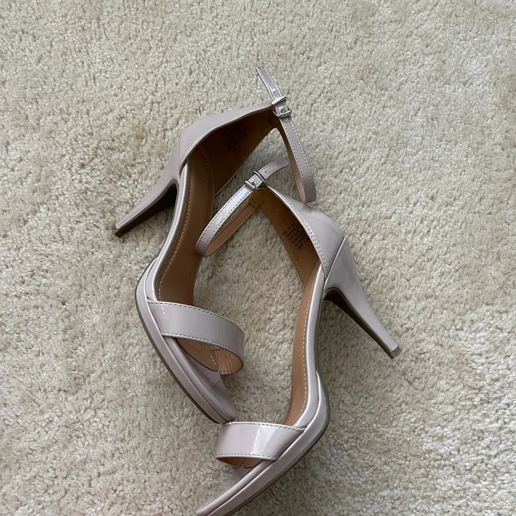 Elegant Women's Strappy Heels - Image 9
