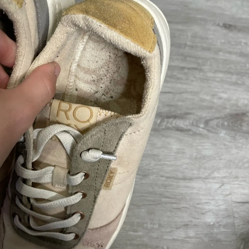 Roxy’s Cream Colored Tennis Shoes 8 - Image 5