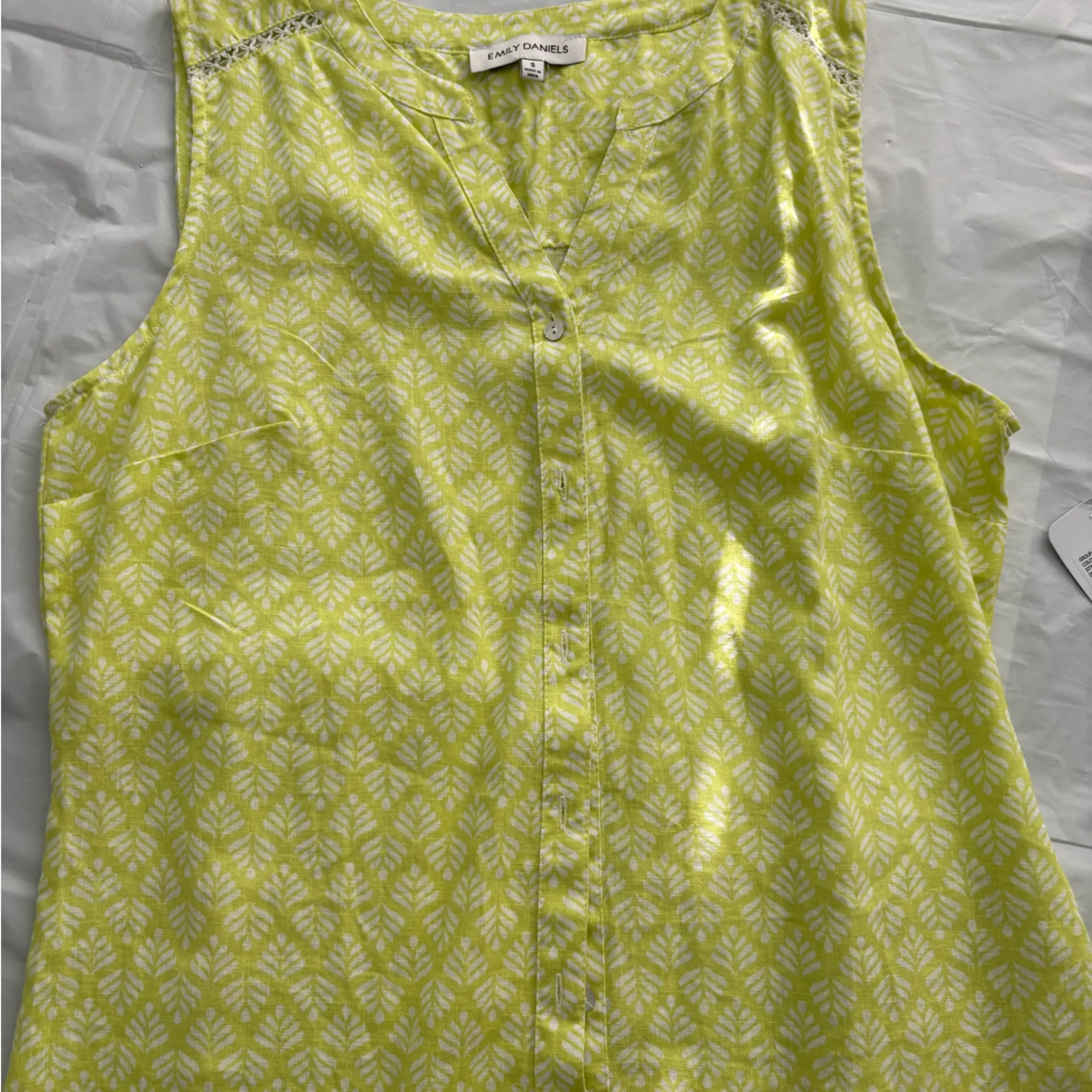 Emily Daniels Tank Top Size Small Celery Green NWT - Image 8