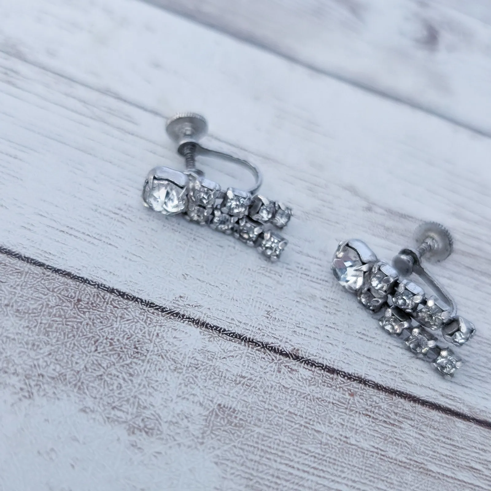 Vintage Screw Back Earrings 7/8" Clear Gem Dangle Silver - Image 4