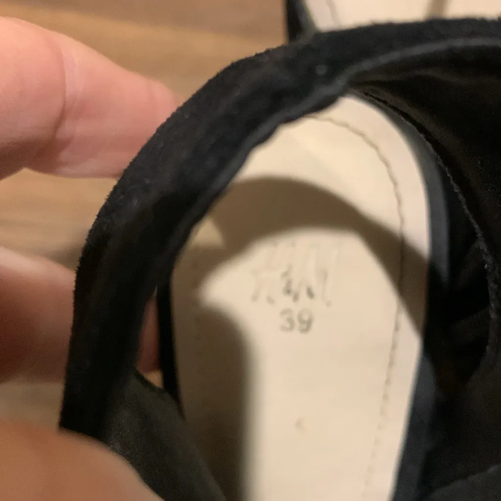 H&M black open toe suede heels, used condition Size 8 - Image 2