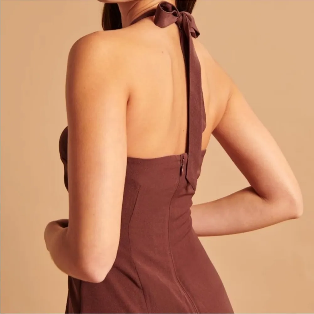 Abercrombie and Fitch Knot-Front Cutout
Halter Midi Dress - Image 4