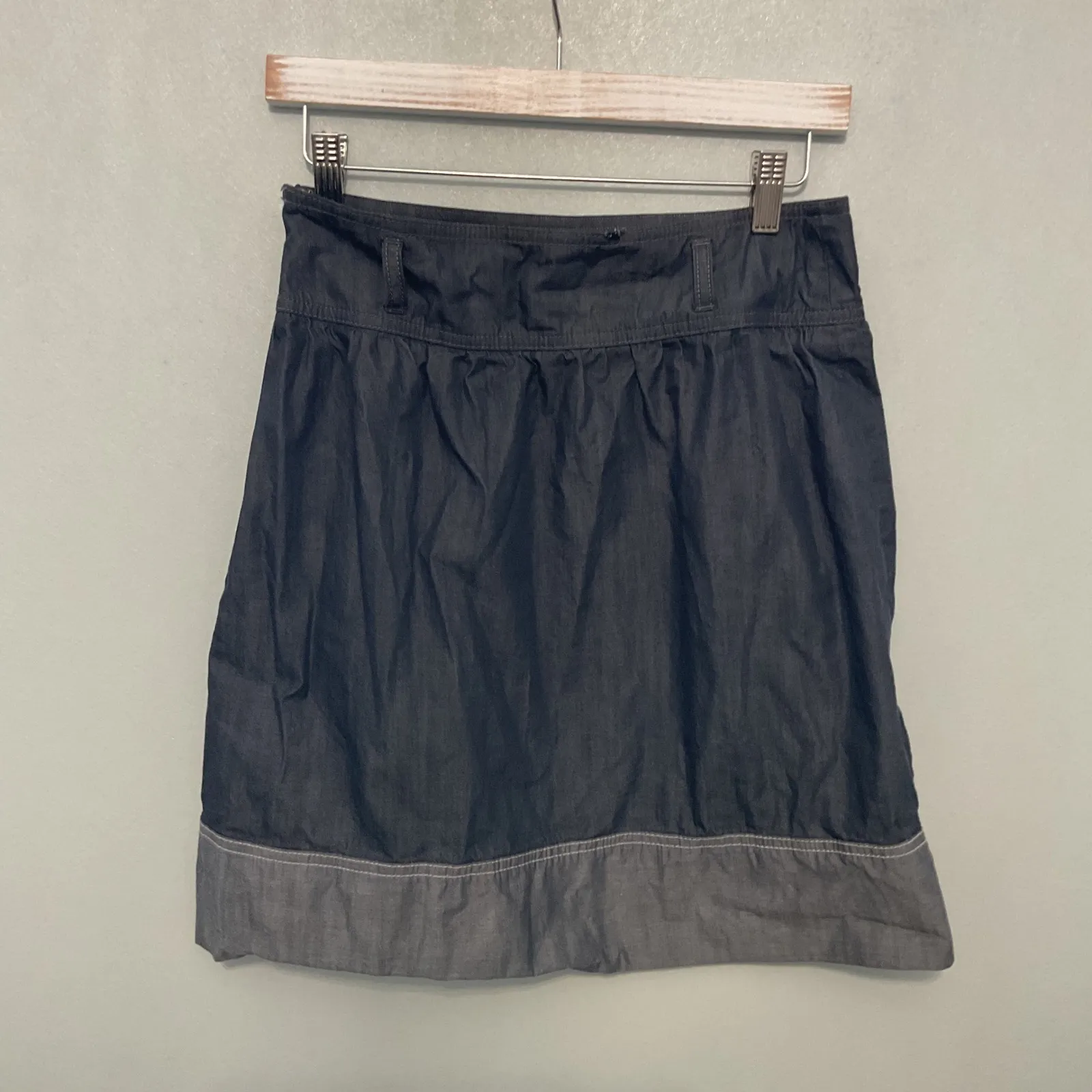 Ann Taylor LOFT Denim Skirt Size 2 Gathered Waist Contrast Hem Pockets - Image 3