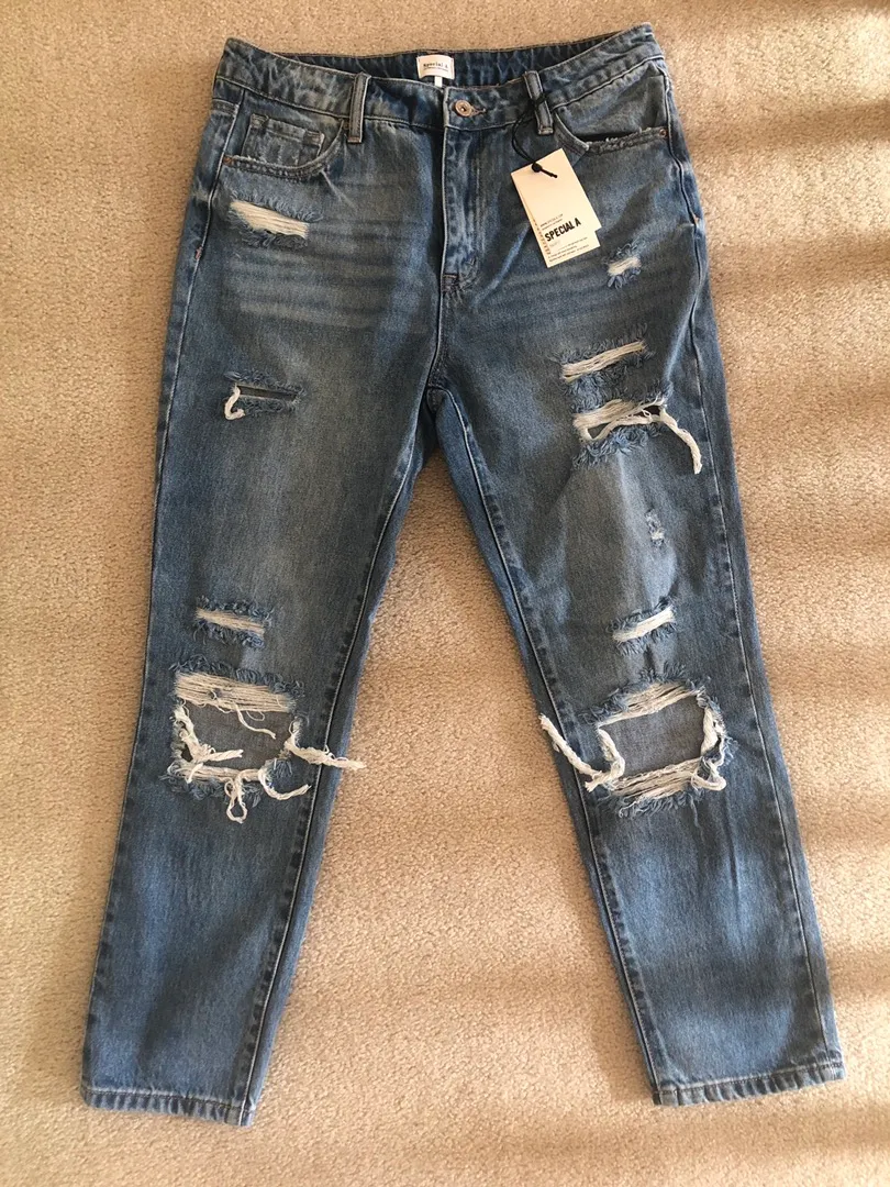 Distressed Mom Jeans Size 29 - Image 4