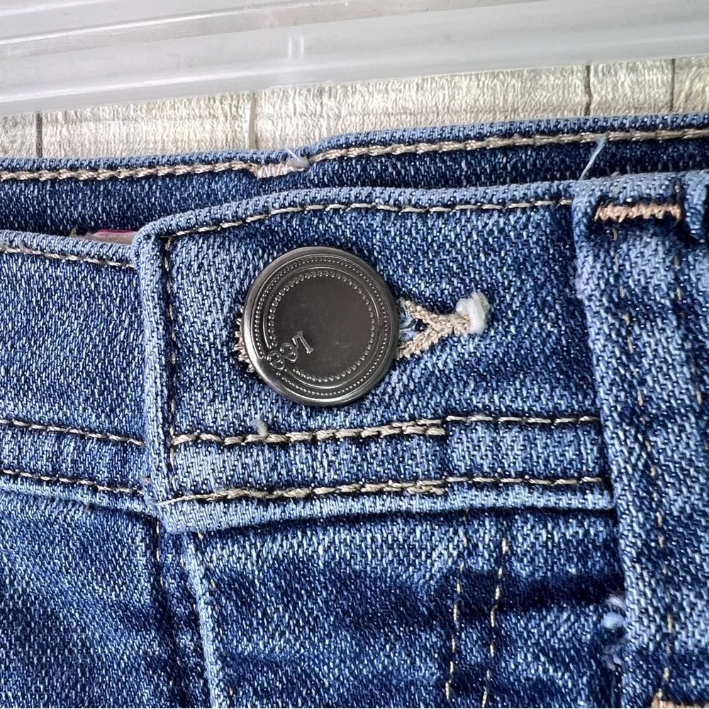 Lee Size 4 Medium Classic Fit At The Waist Blue Denim Bermuda 10” Shorts - Image 4