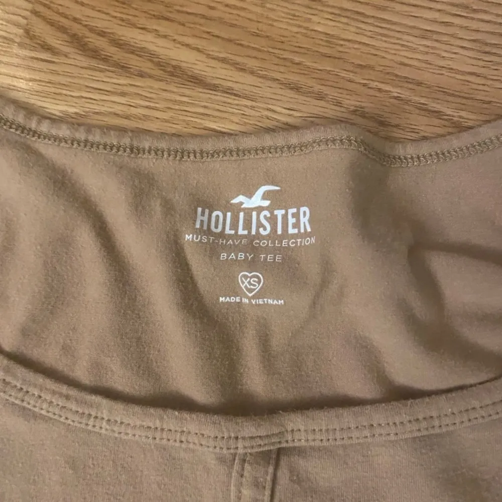 Hollister Cropped Long Sleeve Baby Tee Size XS - Image 2
