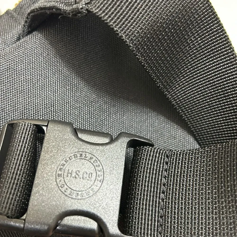 Herschel Supply Co Black Fanny Pack.NWT - Image 4