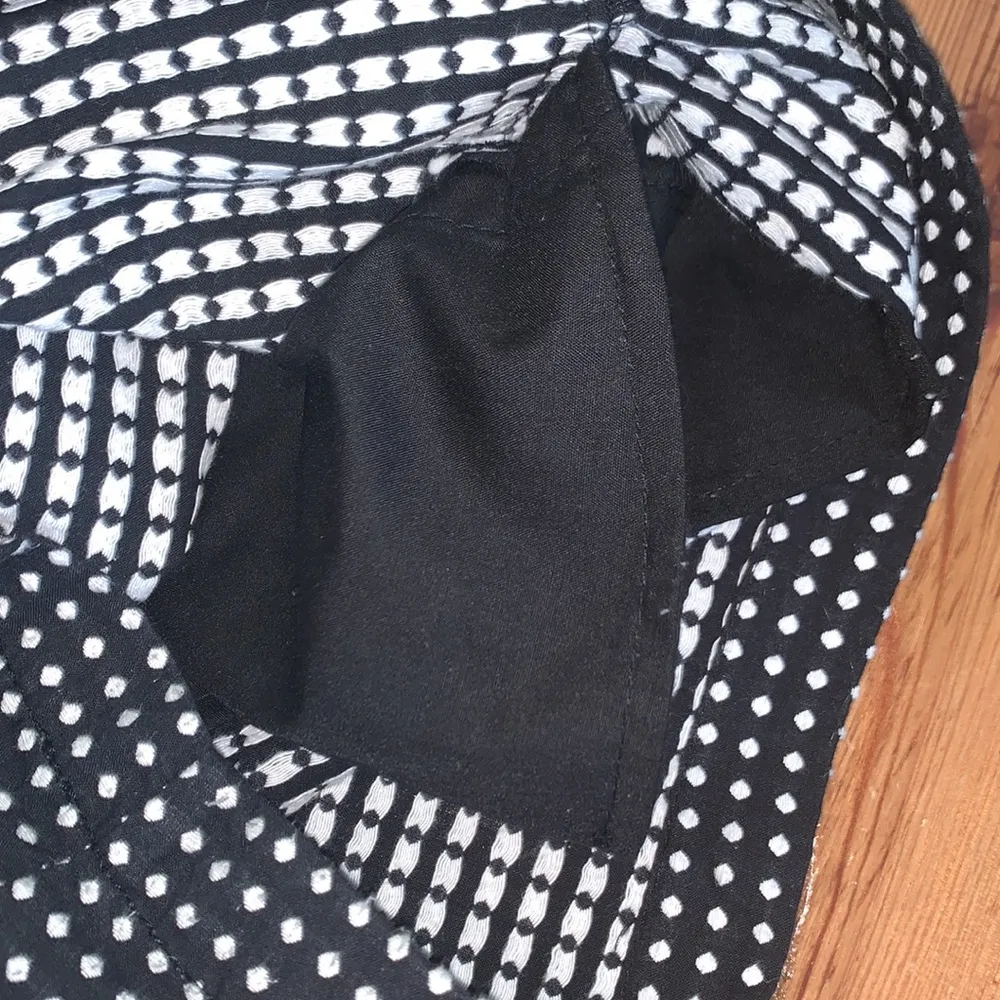Old Navy Black White Dot Shorts EUC - Image 5