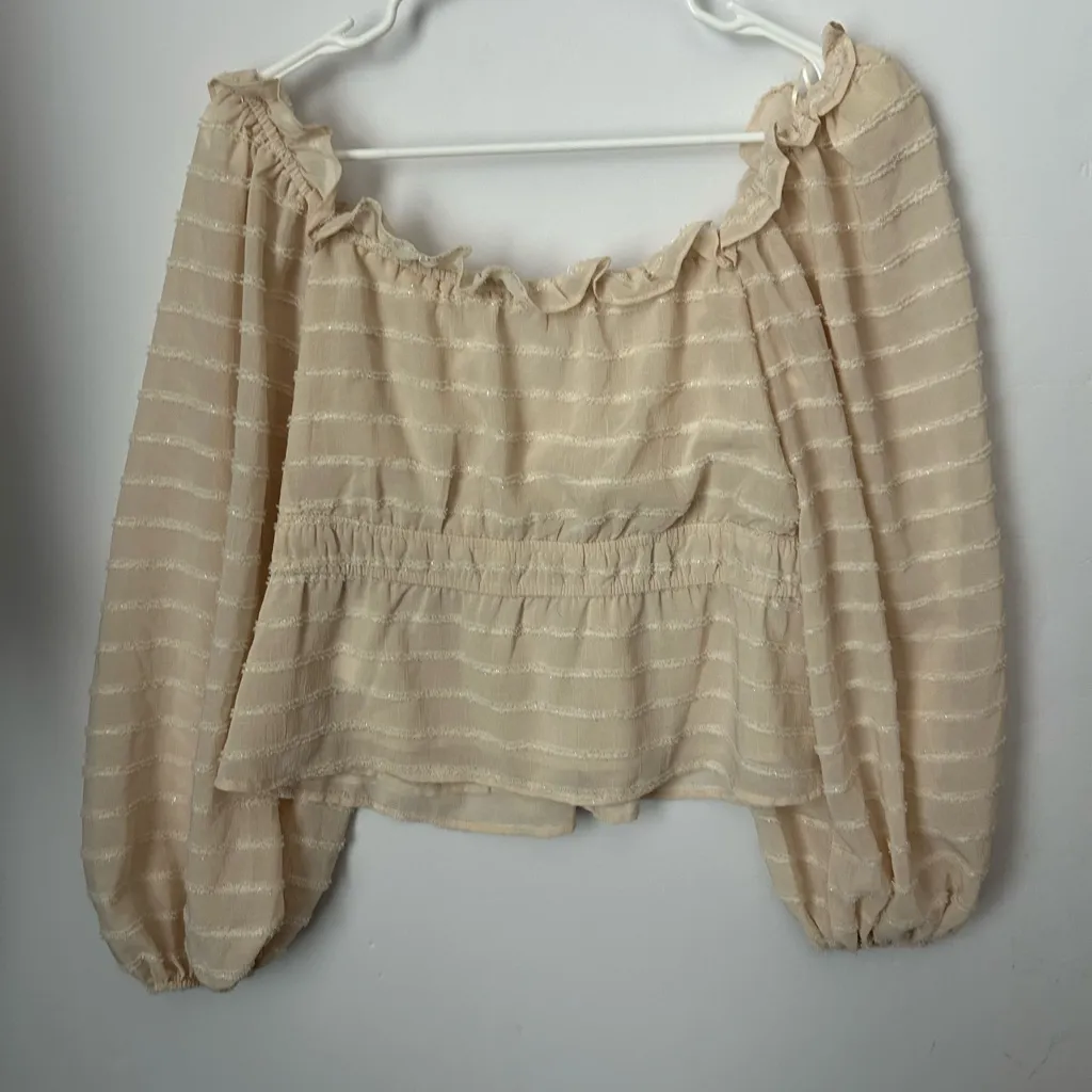ASTR The Label Off The Shoulder Blouse Sz M Puff Sleeves Shimmer Peplum Top Size M - Image 4