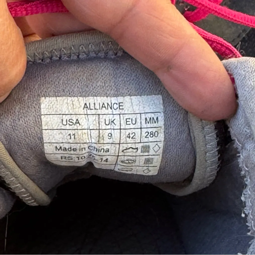 Vionic Alliance women's athletic walking shoes Size 11 - Image 8