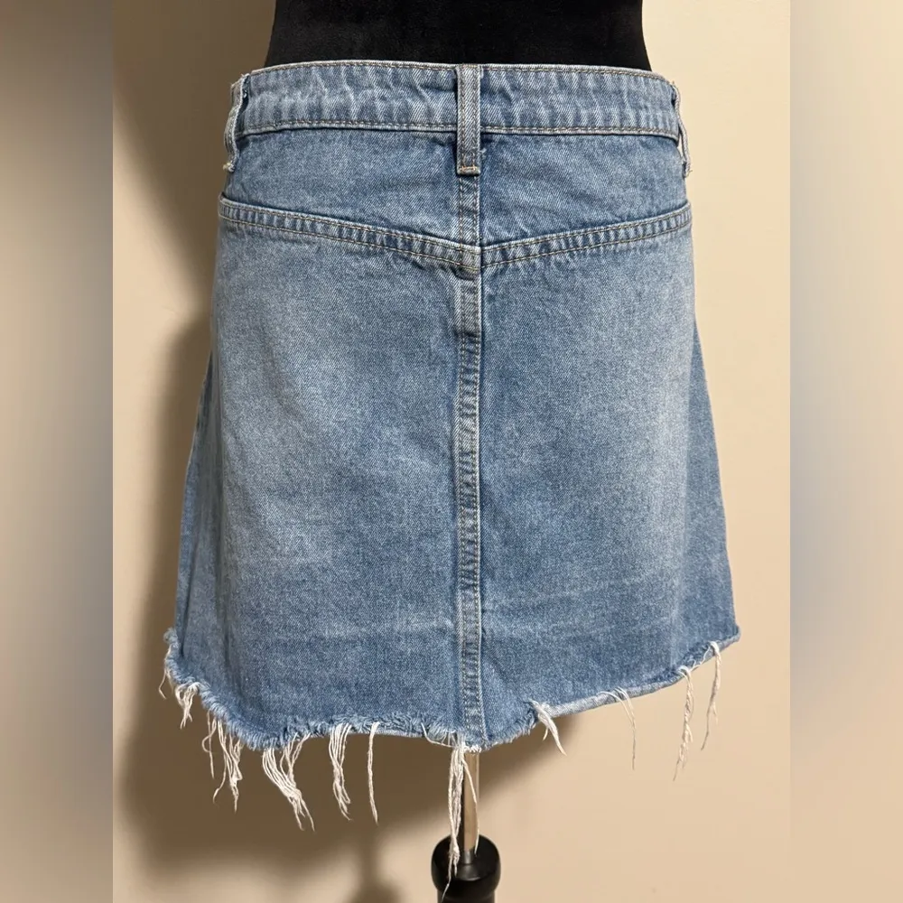 EUC IJOAH Distressed Frayed Button Down Denim Skirt size small Blue Size M - Image 5