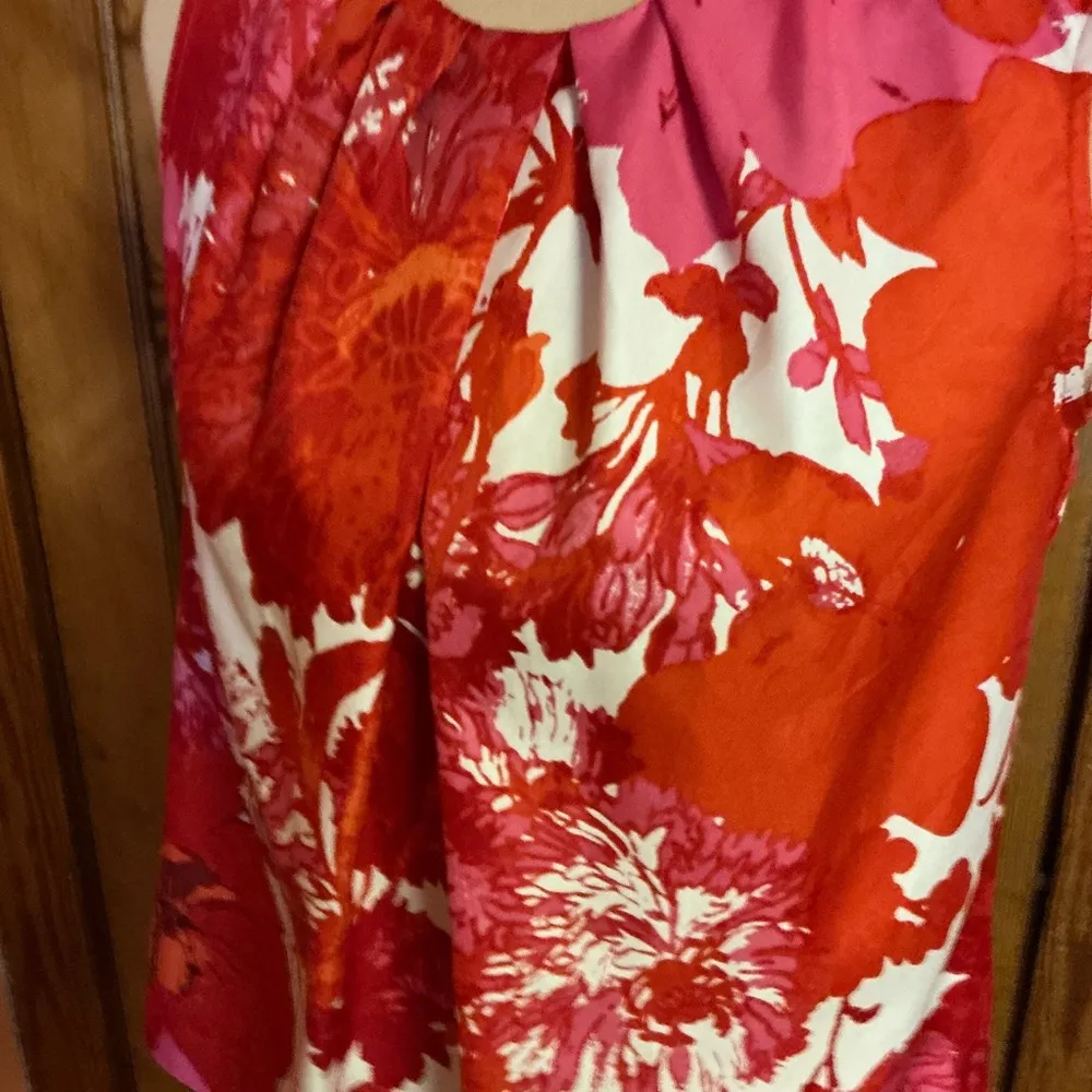 Bright red n orange floral dressy sleeveless blouse - Image 7