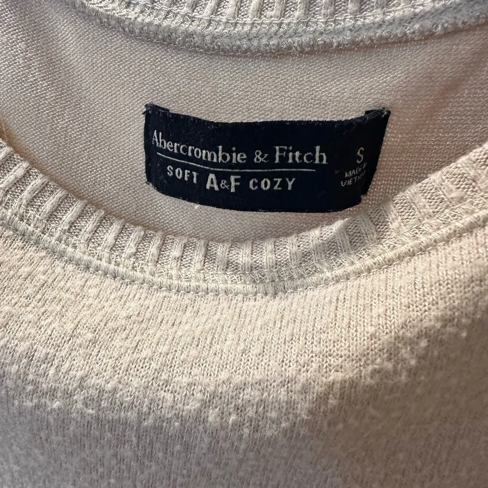 Abercrombie fitch cream sweater small - Image 2
