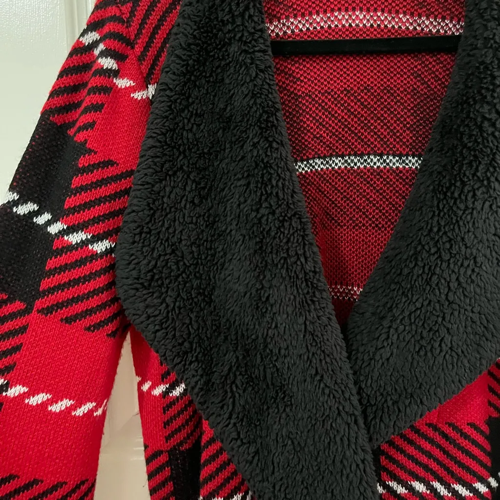 Adrienne Vittadini Red and Black Plaid Sherpa Collared Wrap Cardigan Sz L - Image 4