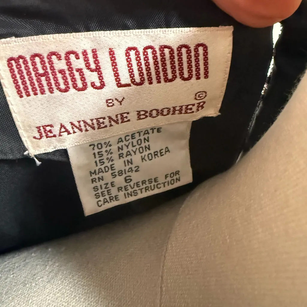 Maggy London Jeannene Booher vintage 1980’s black velvet puff sleeve size 6 dres - Image 6