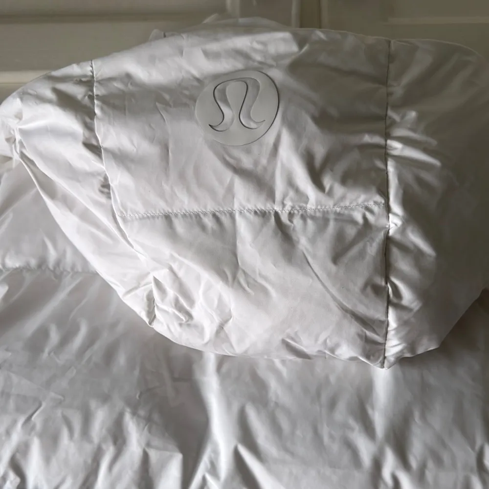 Lululemon  White Wunder Puff Cropped Vest - Image 7