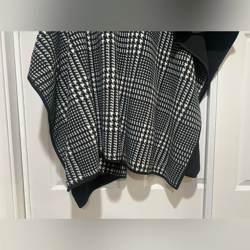 Ike Behar White/Black Plaid Shrug Poncho Fleece Wrap Sweater Open Front One Size Black Size undefined - Image 7