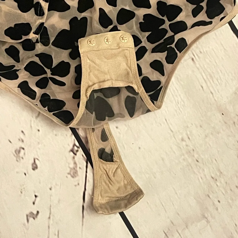 Brand new Victoria’s Secret mesh velvet body suit long sleeve women’s small - Image 9