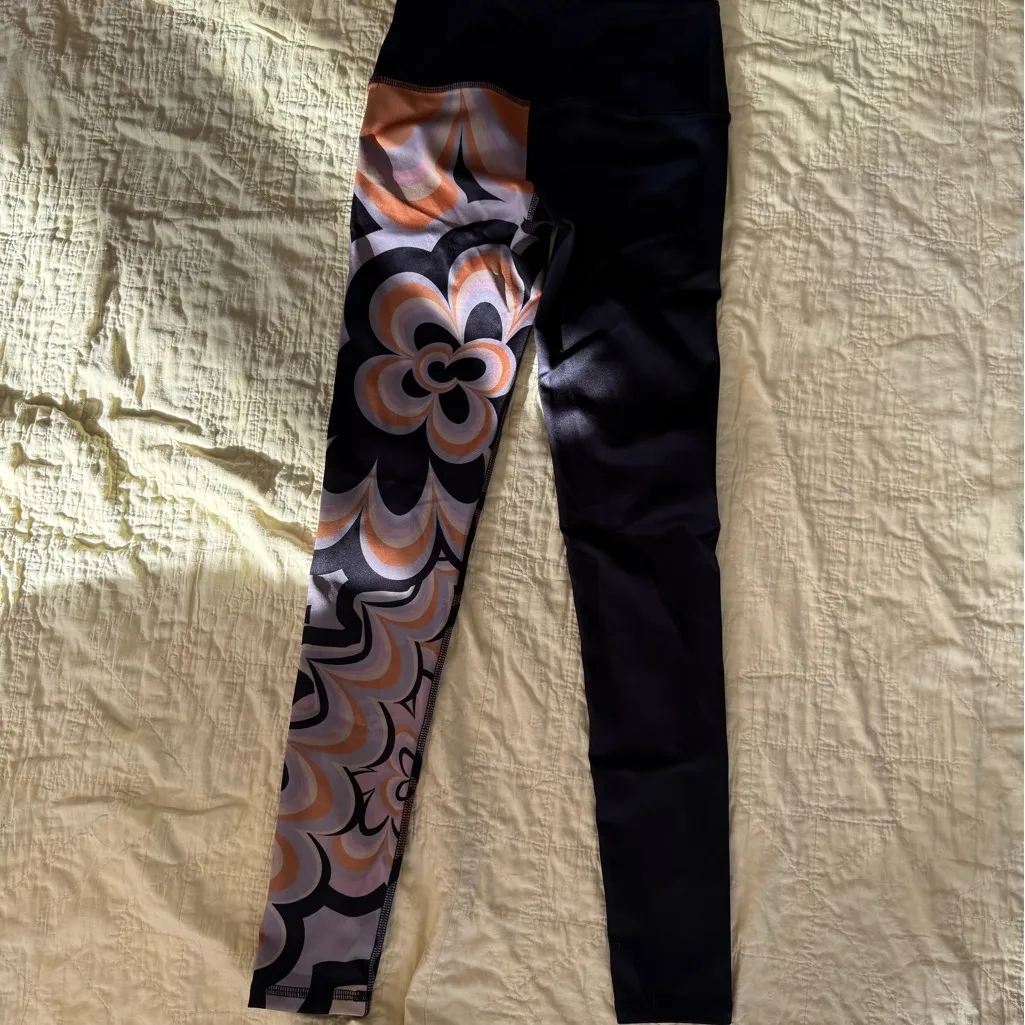 Noli Black Tan Pink Brown Geometric Pattern Leggings EUC Size XS Made in USA - Image 4