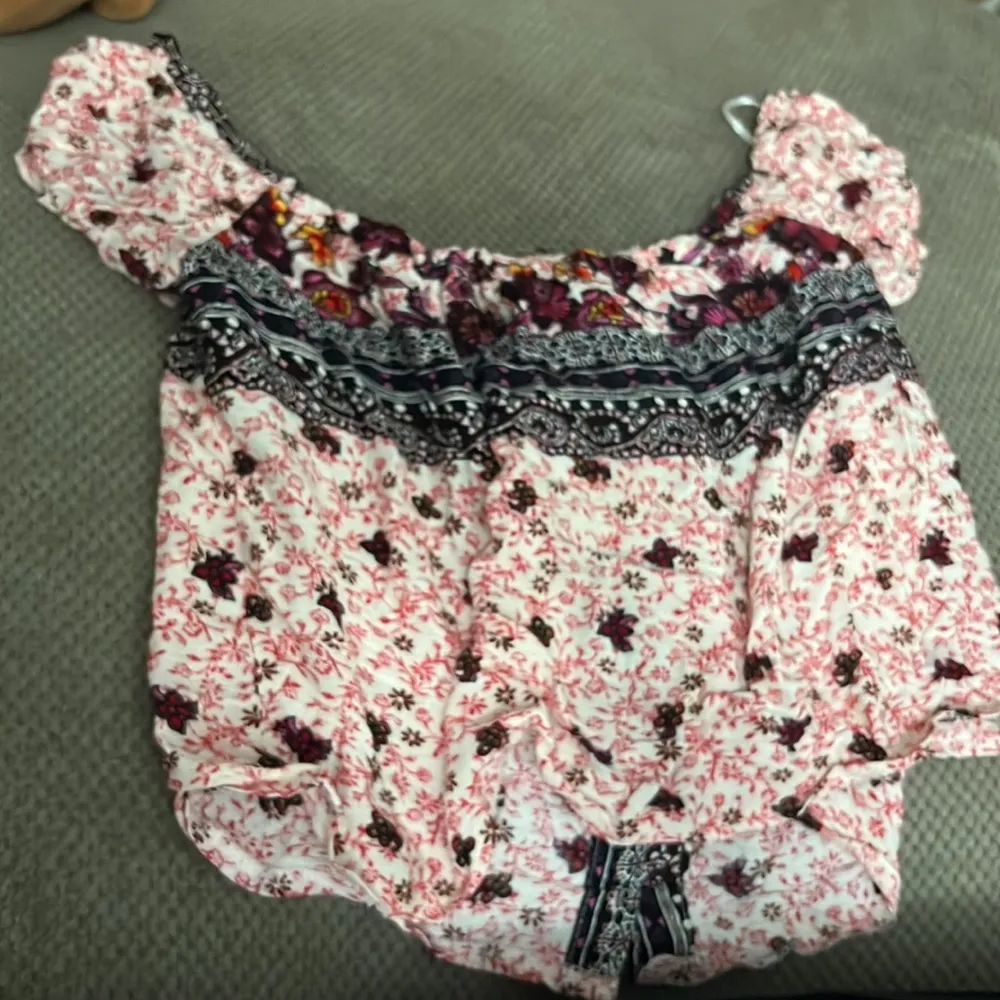 SET NWT LF Seek the label floral print crop top and shorts set - Image 8