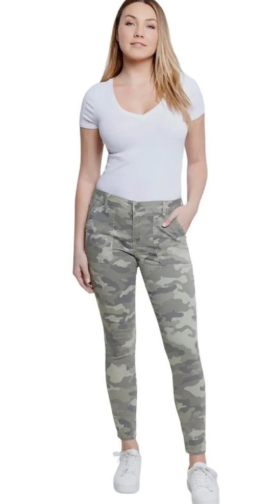 Seven7 Utility Ankle Tummyless Skinny Jeans in Sandstorm Camo high rise / 7 /EUC - Image 2