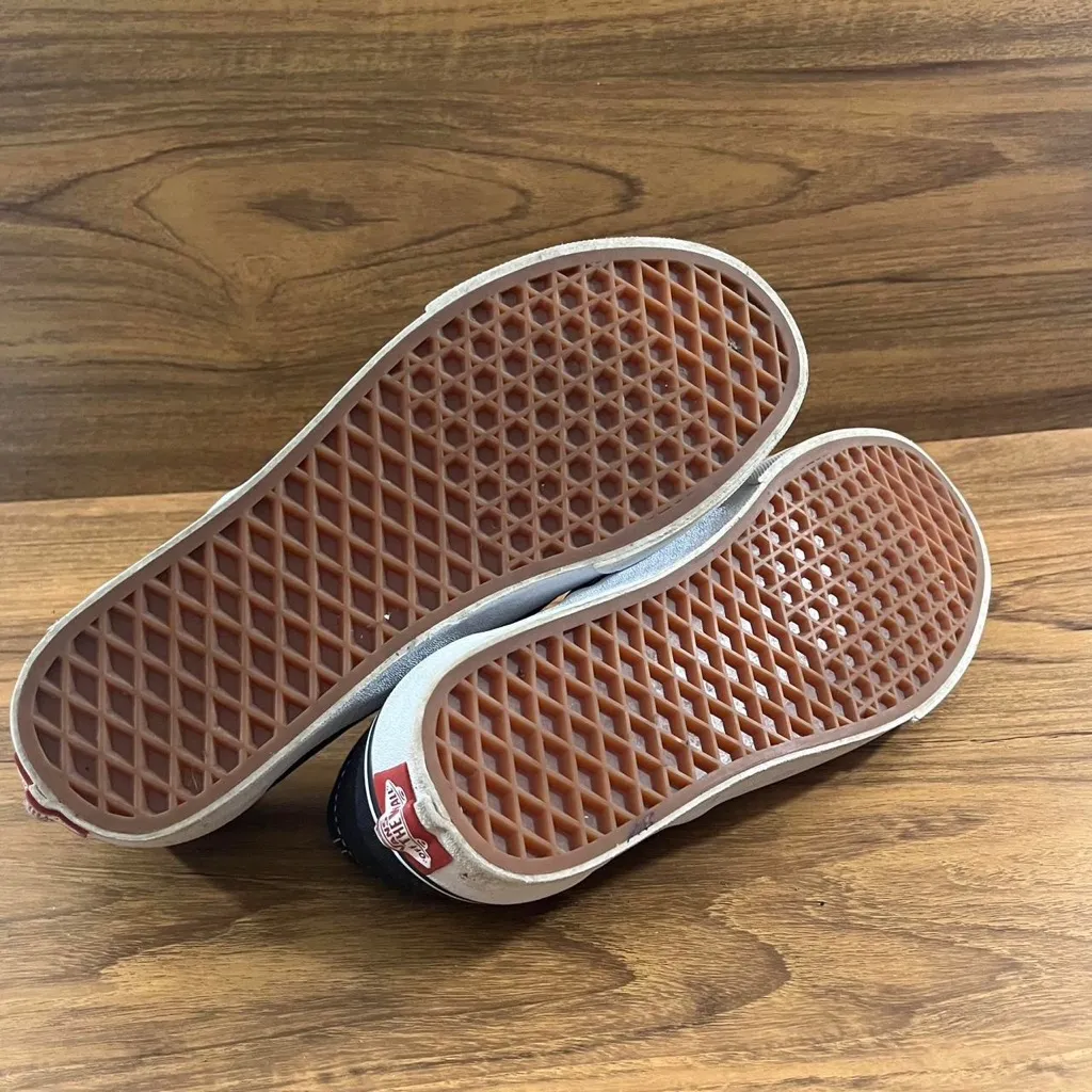 Vans Glow In The Dark Black White Skulls Classic Slip On Men 7.5 Women’s 9 Rare - Image 5