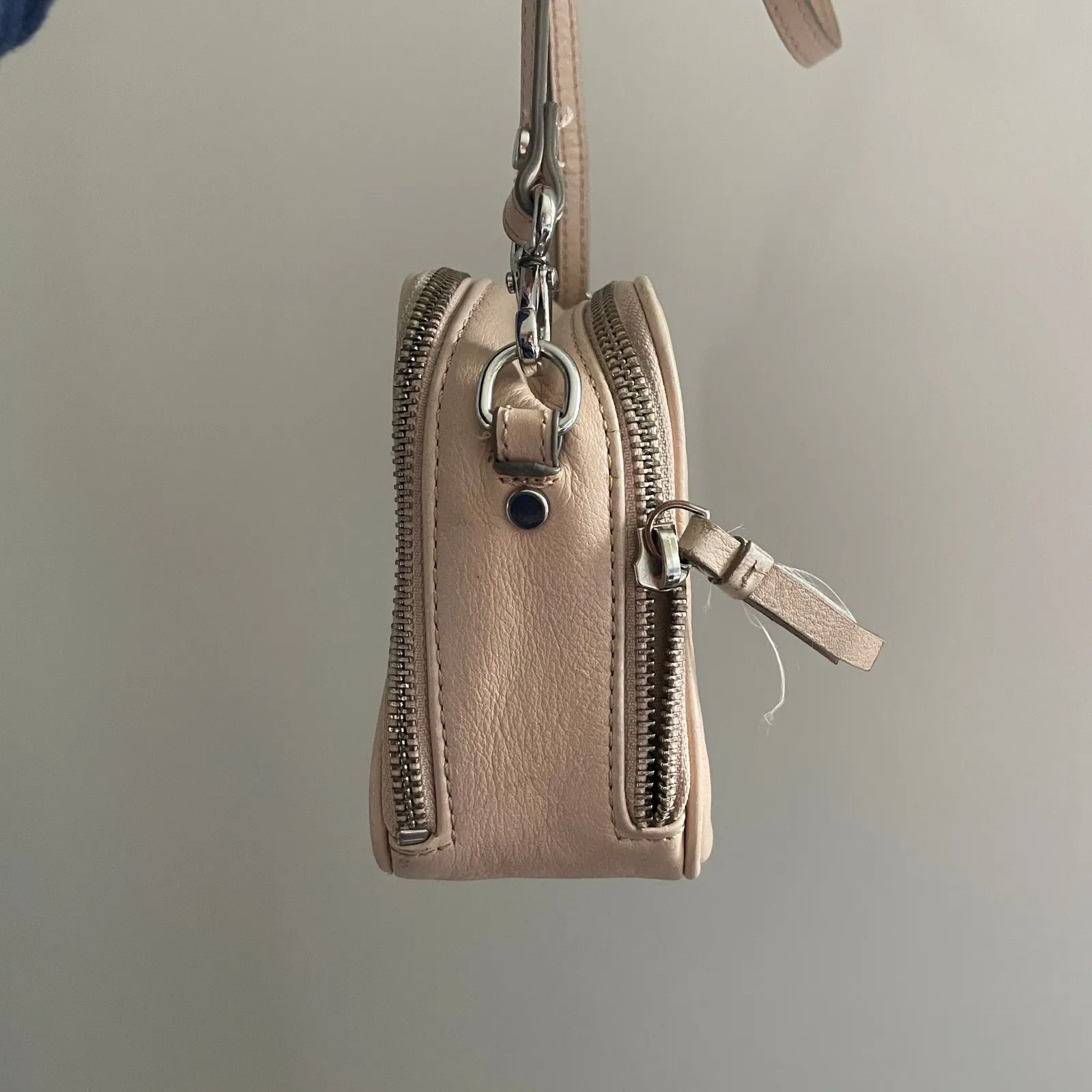 Neutral Leather‎ Crossbody Bag Zip Up Adjustable Strap Banana Republic Soft Girl - Image 7