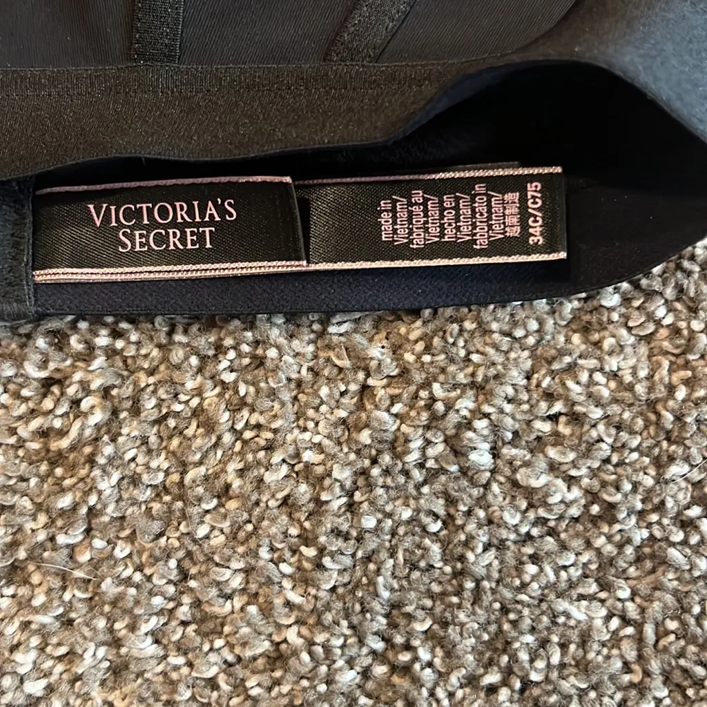 Black Victoria’s Secret padded sports bra,‎ size 34C - Image 3
