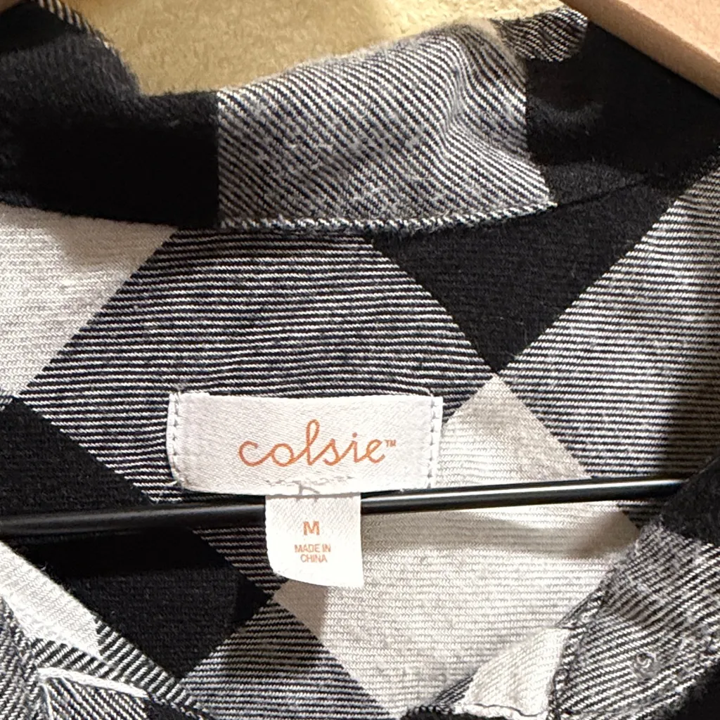 Colsie Size Medium Checkered Flannel Top Black - Image 2