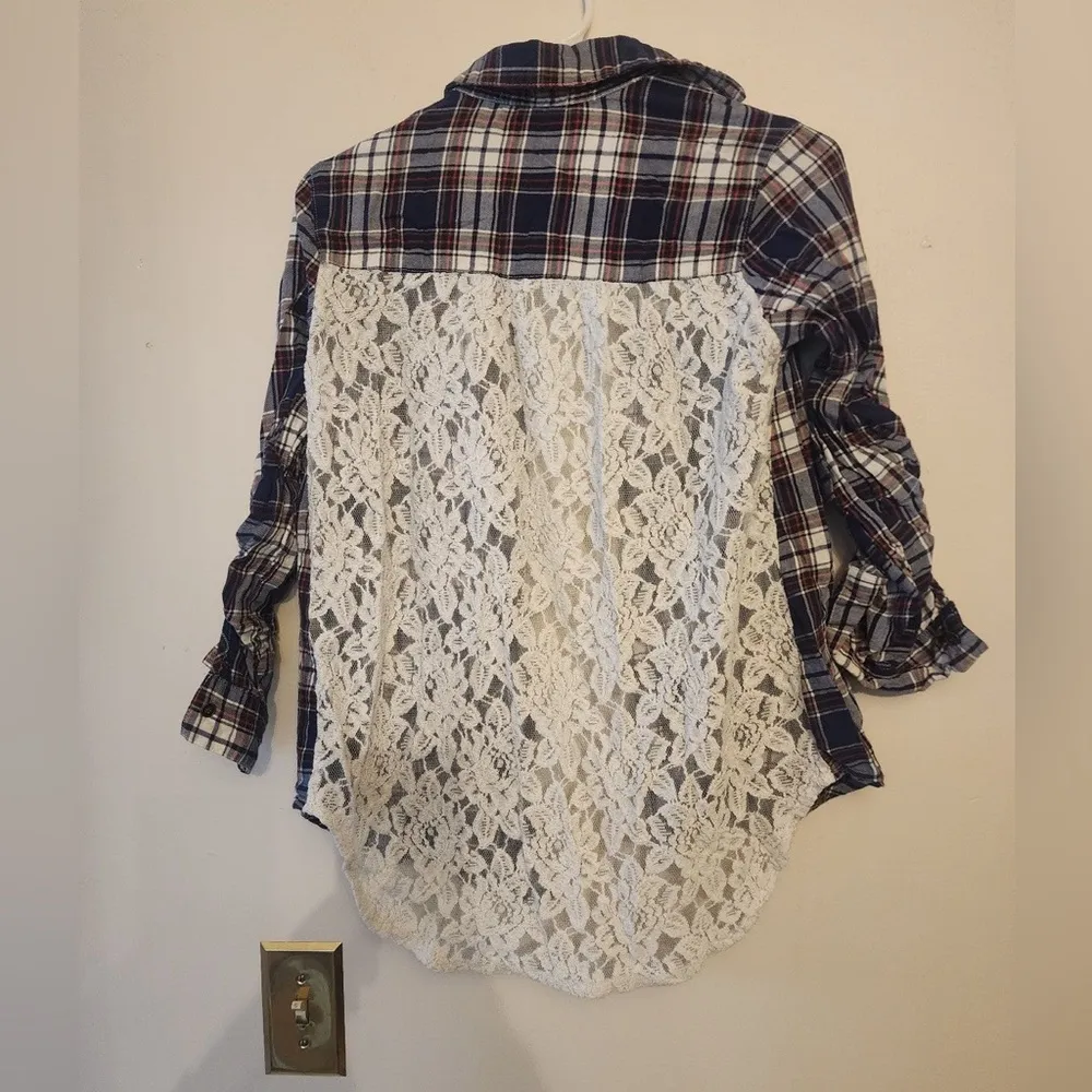 Hint of mint plaid flannel lace back shirt size small - Image 2