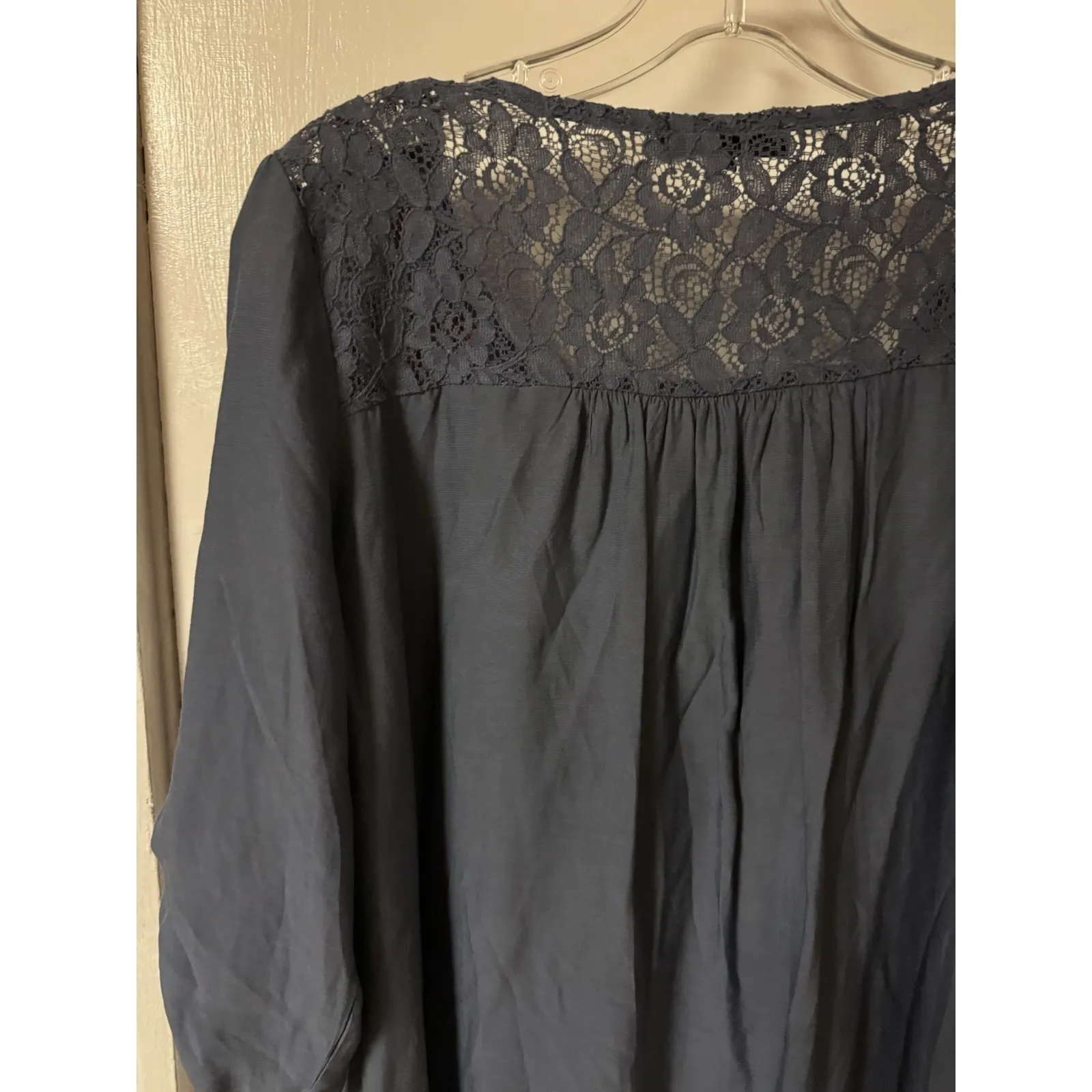 Andree by Unit  Women's Size M Gray Blue Embroidered Flowy Boho Blouse - Image 9