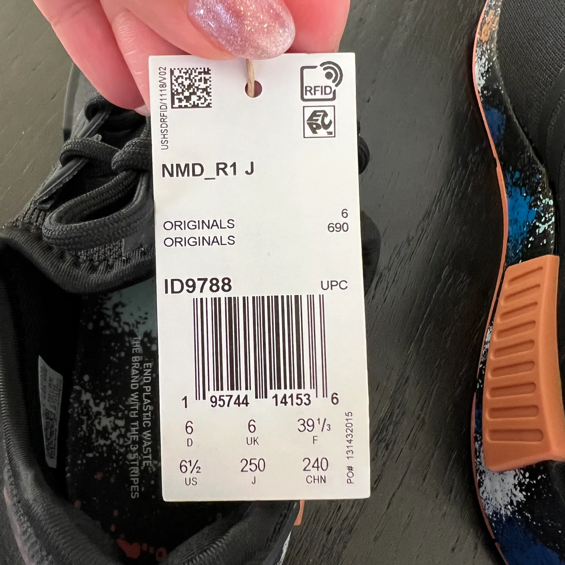 New  NMD R1 J Coral Black - Image 9
