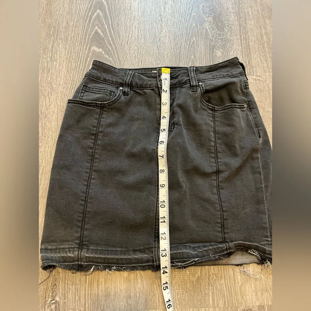 Pac Sun Black Charcoal Lightly Distressed Jean Denim Skirt Size 23 Stretch - Image 6