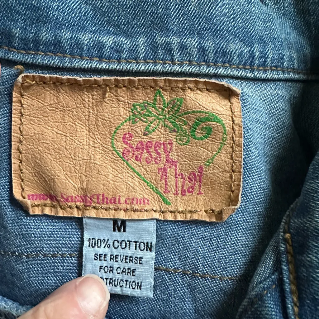 90s Denim Jean Jacket Embellished Heart Design White Fringe Valentines Pockets Blue Size M - Image 11